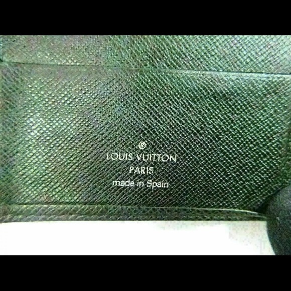 Authentic LV Taiga Green Wallet - Picture 7 of 8